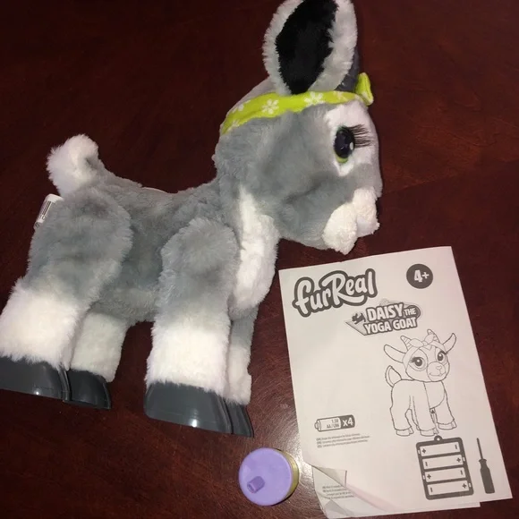 Furreal Daisy the yoga goat - Picture 3 of 11